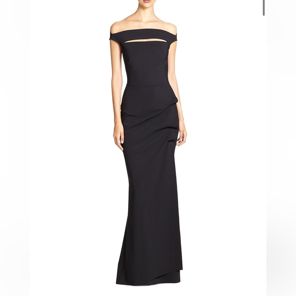 Chiara Boni La Petite Robe
Melania Off-The-Shoulder Gown